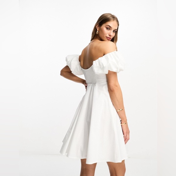 Abercrombie & Fitch Dresses & Skirts - Abercrombie & Fitch 🤍 Scoop Neck Ruched Puff Sleeve Dress in White, Medium